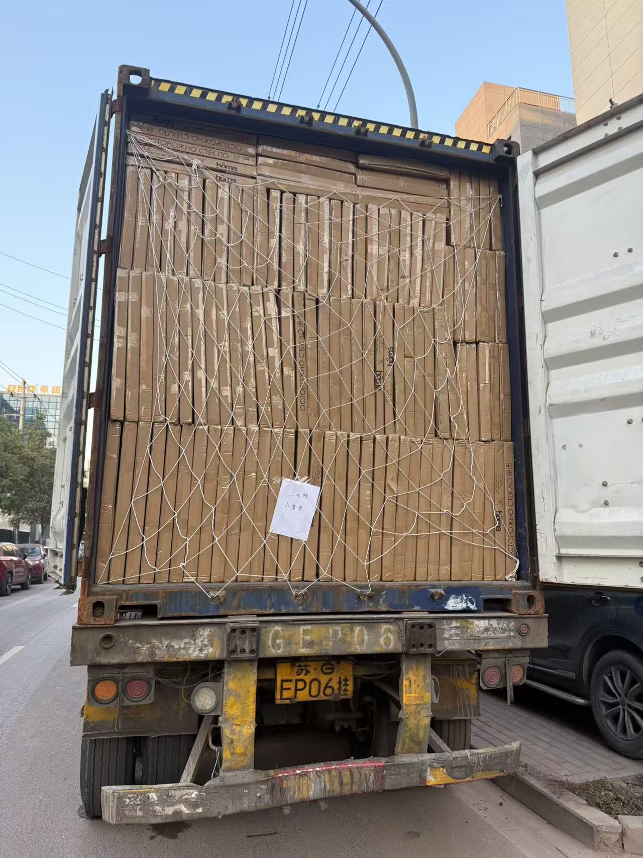 Заполненный контейнер с закреплённым упакованным грузом